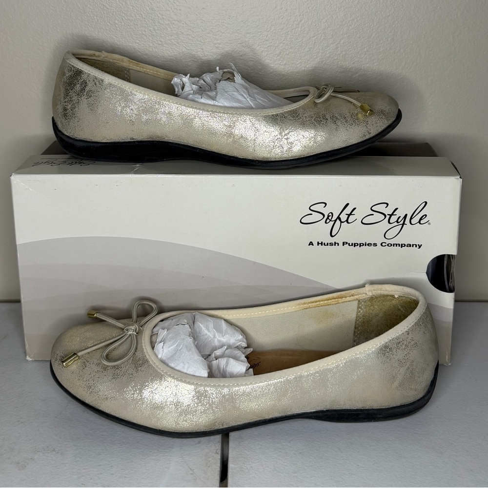 Soft Style Women's Metallic Cream Loafers